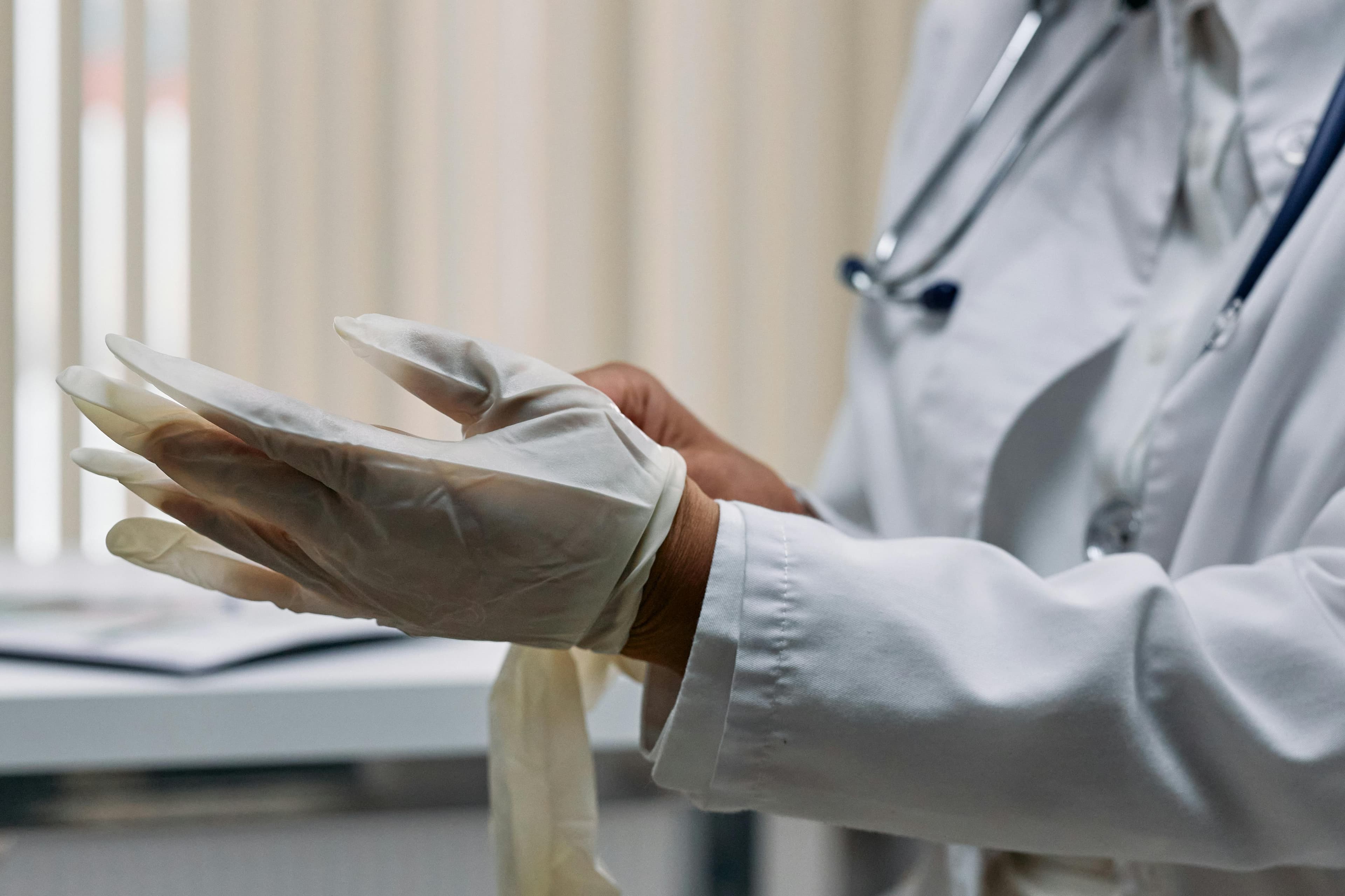 Profesional de la salud en consulta
